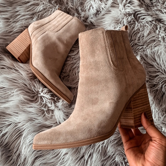 NWT Marc Fisher Ltd. 'O'Shay' Blogger Favorite Suede Ankle Boots in Cloud Suede - Picture 1 of 12